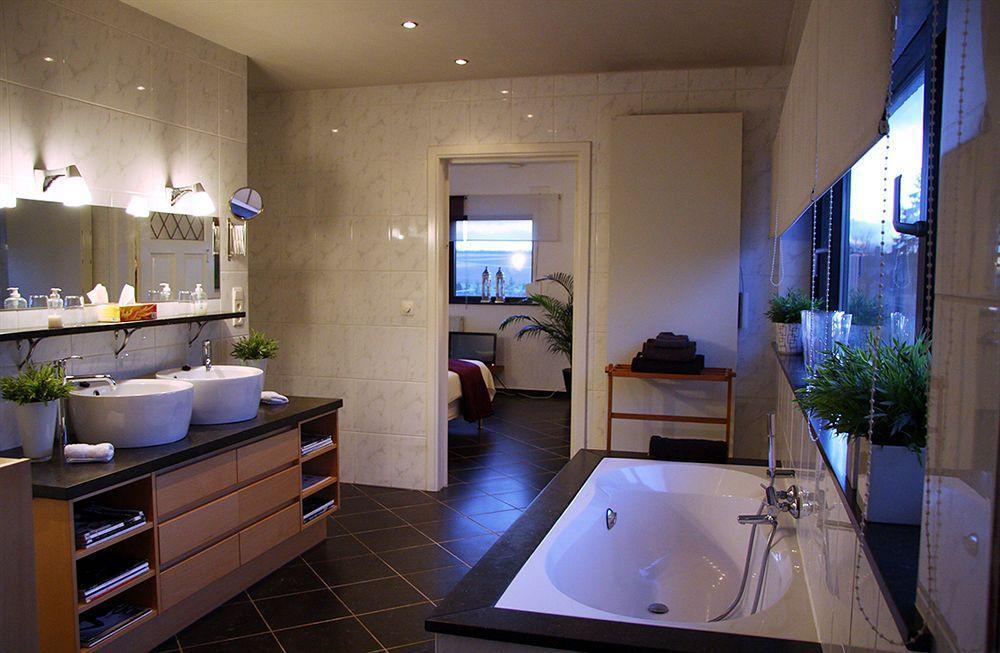 B&B Montenakerhof Riemst Exteriör bild