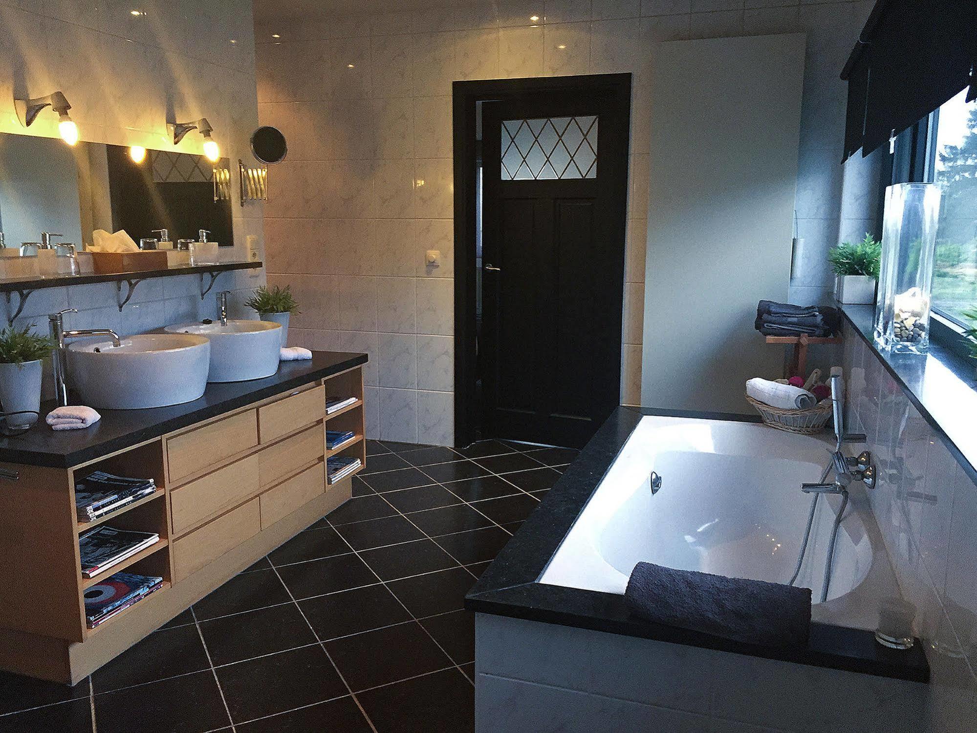 B&B Montenakerhof Riemst Exteriör bild